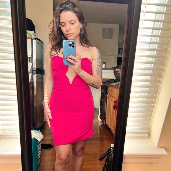 NWOT Bardot Eleni Plunge Neck Mini Dress Pop Pink - Picture 3 of 14